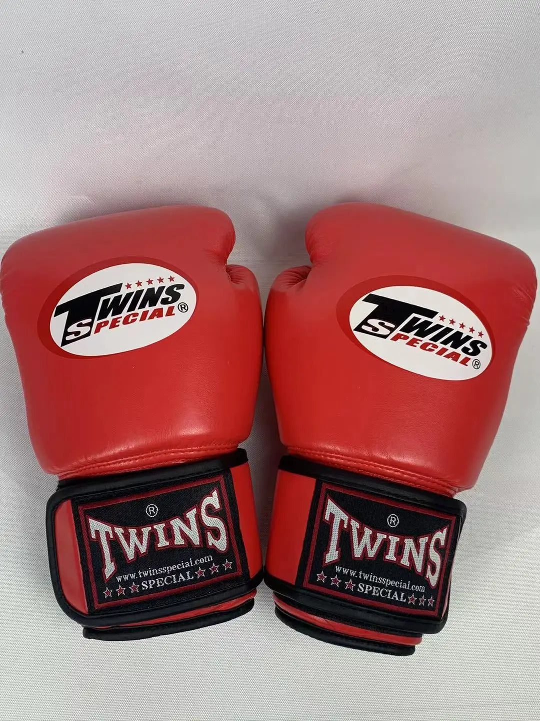 Professional Boxing Gloves Fighting Muay Thai Sanda Punching Glove for Men and Women Training MMA Gloves Boxing Equipment